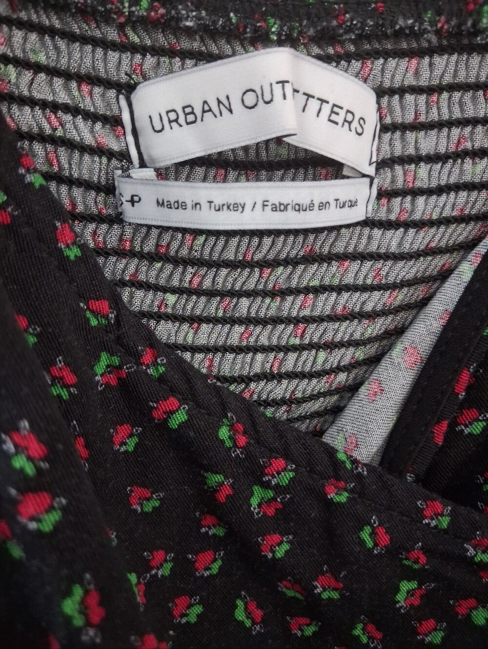 Urban Outfitters Strawberry Puff Sleeve Crop Top - Picture 6 of 7